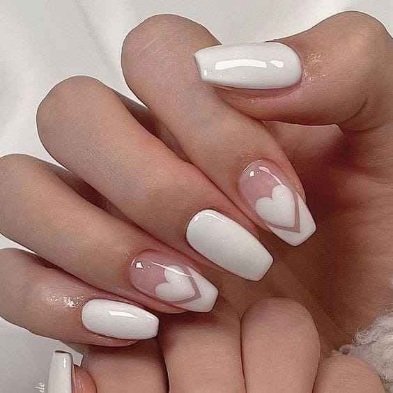 Alternating White V Tips Summer Nail Designs