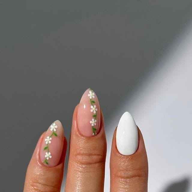 Daisy Nude Nails