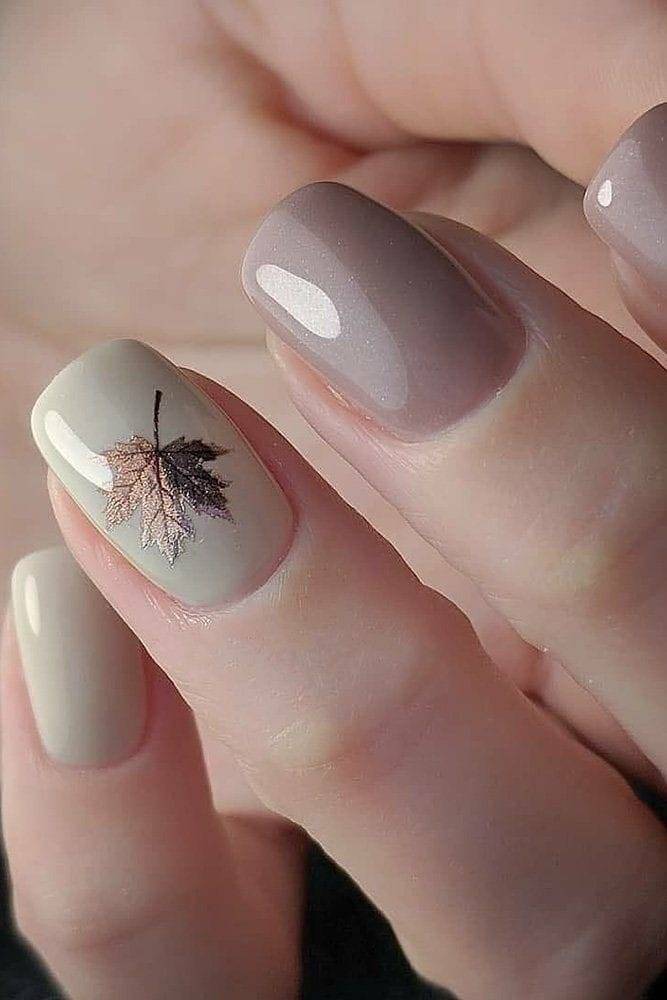 Off-white cocoa shorties with leaf art Fall Wedding Nail Designs