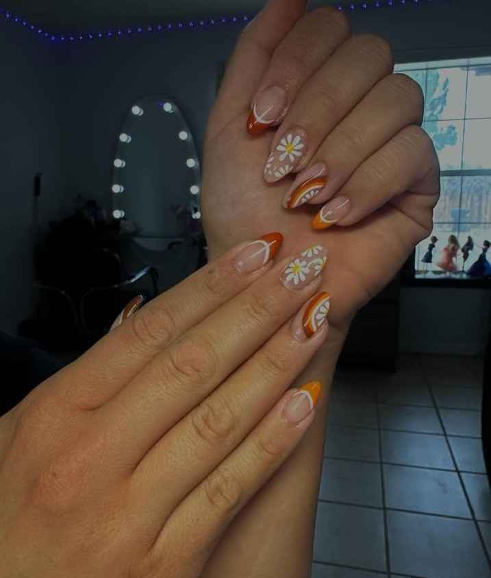 Orange daisy set end of summer nails