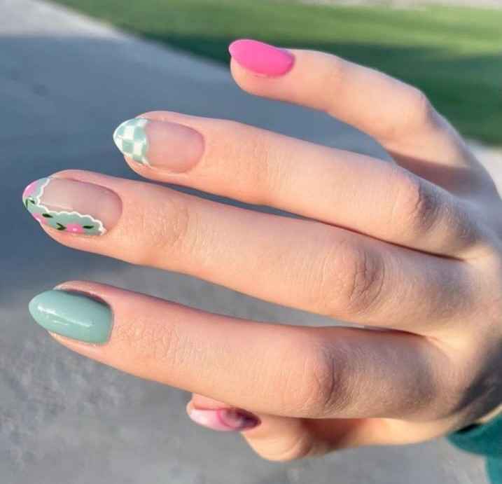 Pink and blue checkered end of summer nail ideas