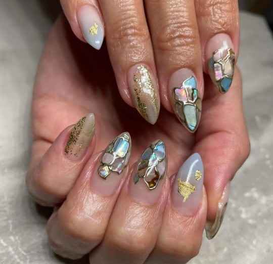 Seashell ombre end of summer nail designs