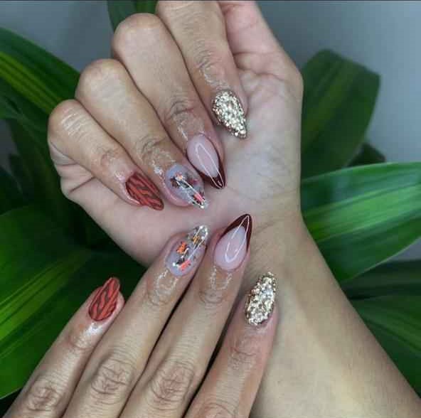 Royal Almond Leaves Nails